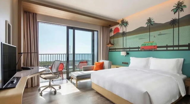 Номер Standard с балконом и с видом на море Hilton Garden Inn Sanya