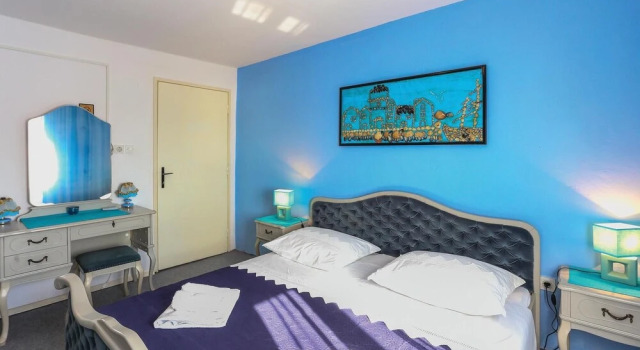 Stunning Home in Kastel Gomilica With Wifi and 2 Bedrooms, Rezerwuj Hotel Hotele w Split-Dalmatia County z parkingiem, Parking