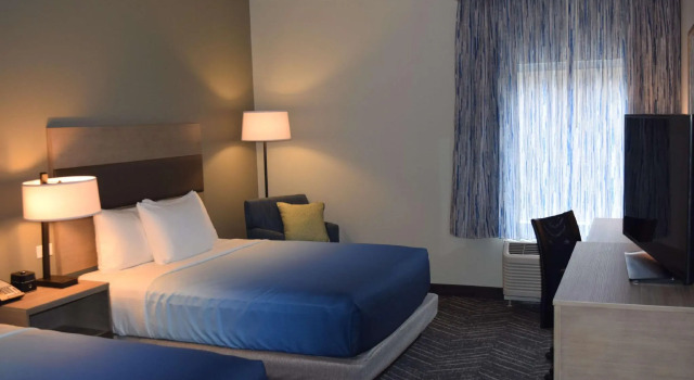 Четырёхместный номер Standard La Quinta Inn & Suites by Wyndham Middletown-Goshen