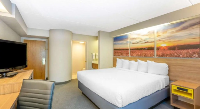 Люкс Days Inn by Wyndham Eagan Minnesota Near Mall of America