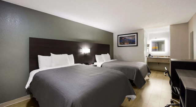 Четырёхместный номер Standard Quality Inn Tallahassee near University
