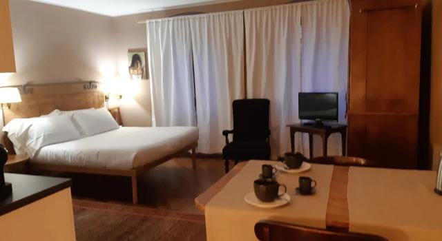 S. Trinità 18, Suites & Rooms
