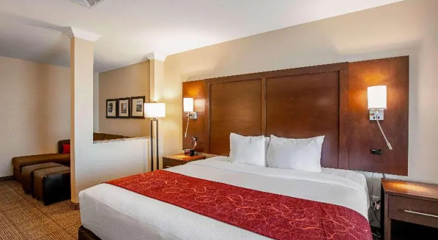 Люкс Standard Comfort Suites Fishkill near Interstate 84