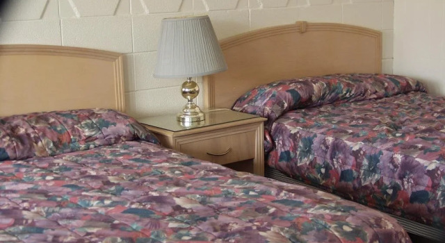 Space Motel, Buchen Sie Motel Hotels in New York State mit Pool, Schwimmbad