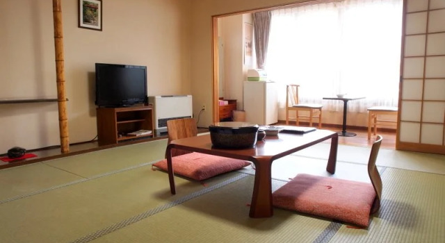 Jozankei Onsen Yukyu no Yado Shiraito, Boek Hotel Hotels in Douou met parkeren, Parkeren