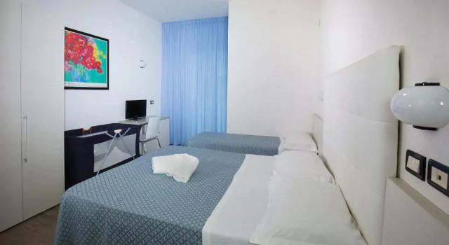 Семейный номер Standard с частичным видом на море Hotel Elite Cattolica