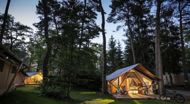 Тент с 2 комнатами Camping La Pinède