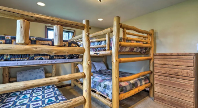 Sprawling Fraser Cabin w/ Private Hot Tub & Deck!, Забронировать Дом для отпуска Фрейзер Winter Park - Fraser