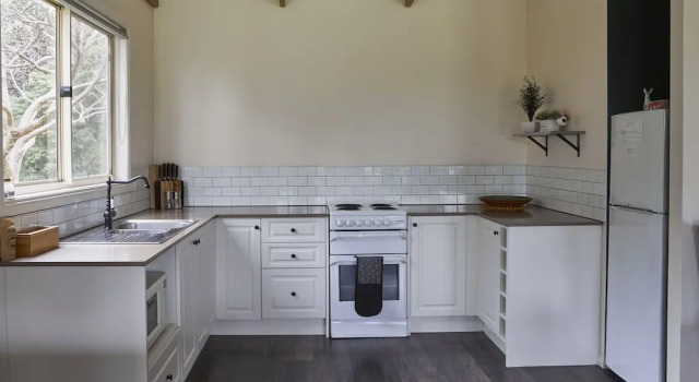 Семейный коттедж с балконом Mystery Bay Cottages