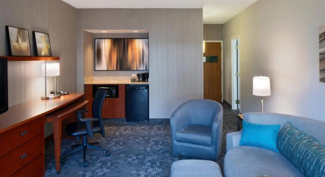 Люкс Courtyard Cincinnati Blue Ash