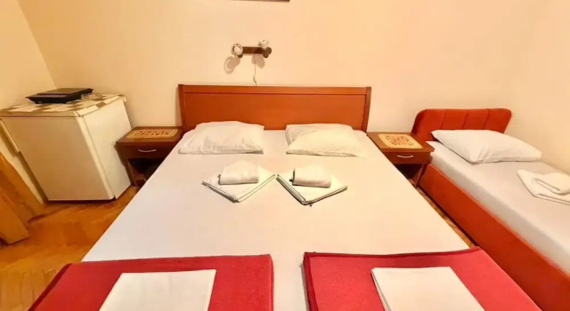 Beachfront Apartments Oaza, Varaa Huoneisto Petrovac 
