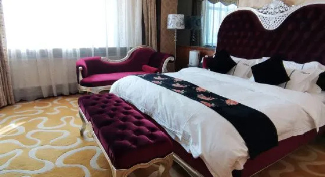 Люкс Business Plaza Holiday Inn Jiayuguan