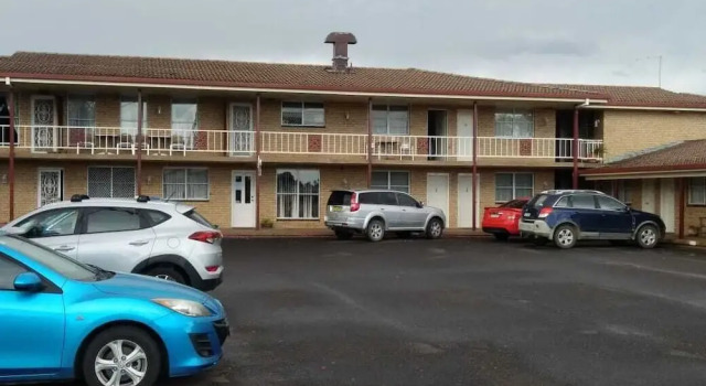 OVERLANDER MOTOR LODGE, Забронировать Мини-отель Отели New England NSW с парковкой, Парковка