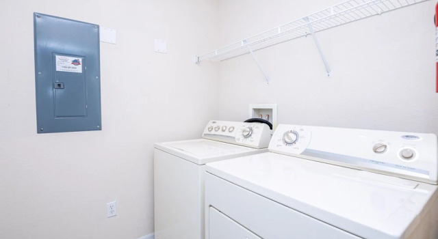 Magical 3Bdr 2bth for 6ppl with Pvt Pool With Huge Clubhouse and amenities near Disney Parks, Book Hotel Hoteller i Four Corners med pool, Swimmingpool