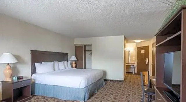 Номер Standard с видом на реку Cottonwood Suites Boise Riverside Downtown