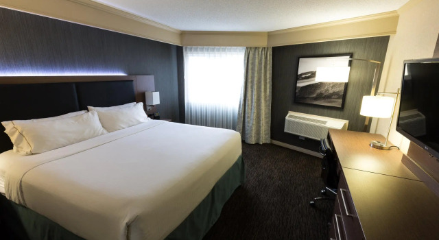 Двухместный номер Standard Holiday Inn Express Edmonton Downtown by IHG