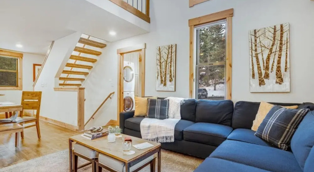 Aspen Grove "Ski Back" Condos, Забронировать Дом для отпуска Траки Скво-Вэлли, рядом с Горнолыжный курорт Northstar