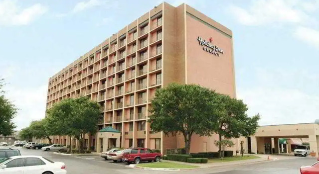 Holiday Inn Select Dallas Central, Забронировать Отель Отели Далласа с бассейном, рядом с Talis Healthcare, Бассейн