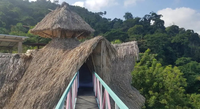 Кровать в общем номере Mirador Puerto Alto