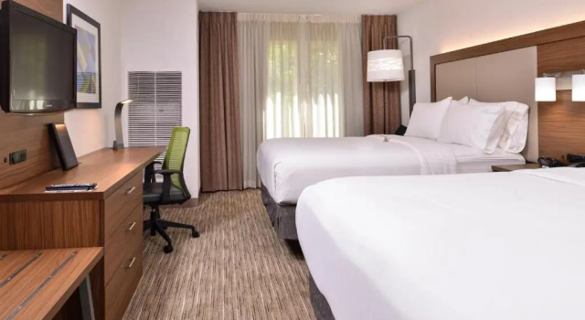Четырёхместный номер Standard Holiday Inn Express & Suites Lacey - Olympia by IHG