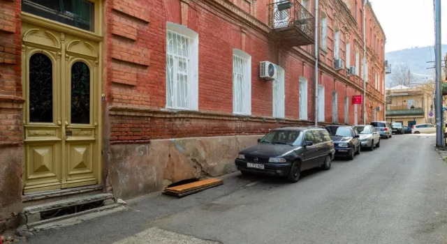 Precious 2 Bedroom apt In The Heart Of Tbilisi, Забронировать Отель Вера Тбилиси, рядом с Tеатр имени Марджанишвили