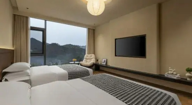 Residing in the Mountain Clouds and Gorges · CLOUD Mountain Wild Resort, Забронировать Курортный отель Хучжоу Чжэцзян