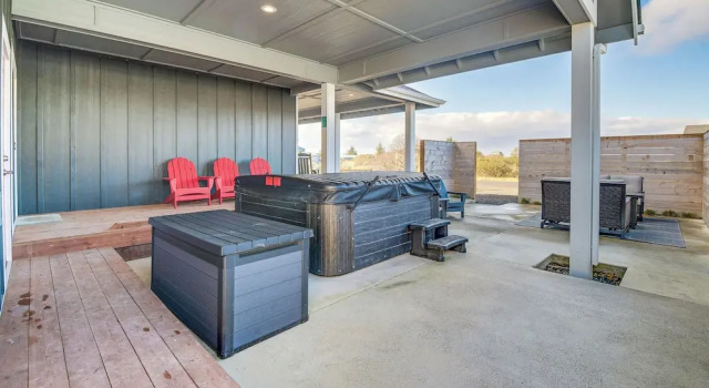 Ocean Shores Getaway w/ Fireplace & Hot Tub!