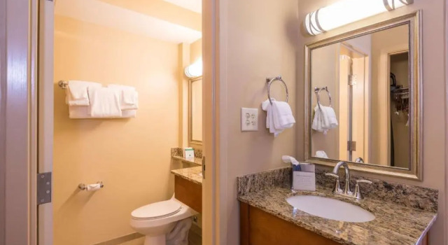 Номер Standard с видом на бассейн Best Western Charleston Inn