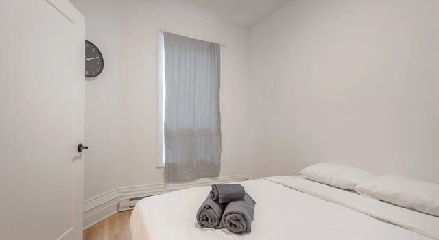 Beautiful and NEW 4bedr in Mile-end Free Parking, Rezervați Hotel Montréal Quebec, aproape de Outremont