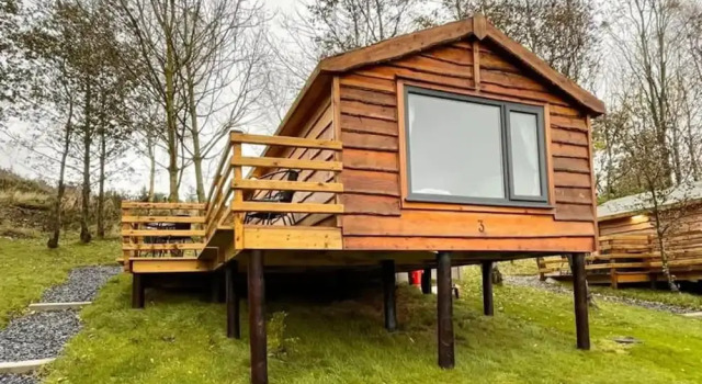 1 Bedroom Log Cabin in Parc Pen y Bryn Sleep 2/3, Varaa Lomakoti Betws Gwerfil Goch Britannia