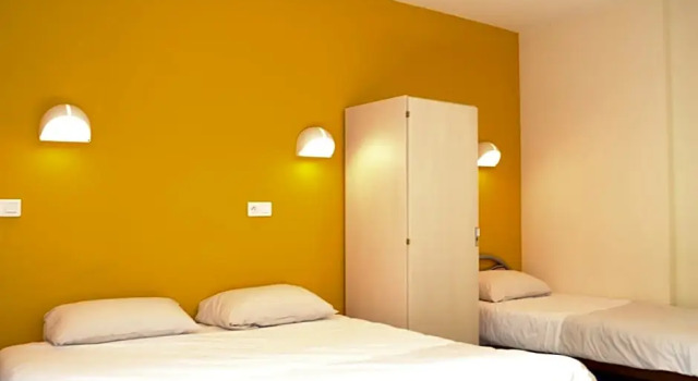 Cref Auberge De Jeunesse, Rezerwuj Hostel Tanie hotele w Mayenne