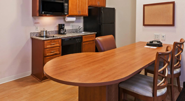 Двухместный люкс c 1 комнатой Candlewood Suites Deer Park by IHG
