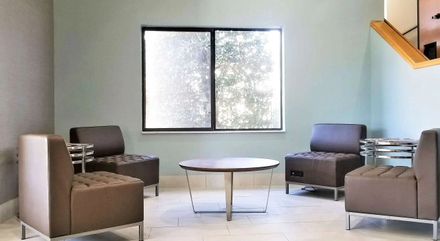 Quality Inn & Suites Raleigh North, Забронировать Отель Роли Raleigh-Durham Metropolitan Area