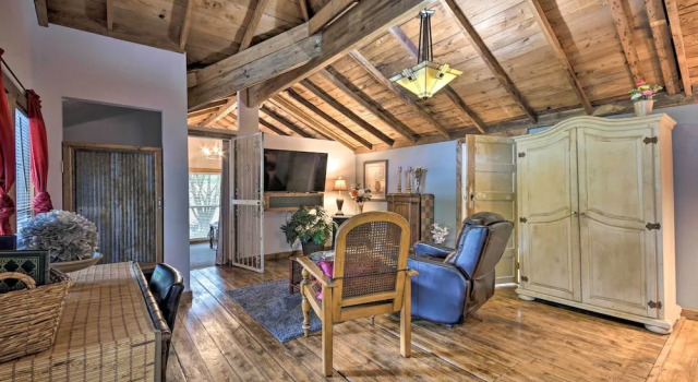 Коттедж Rustic Chic Home: 1 Mi to Dtwn Hot Springs!