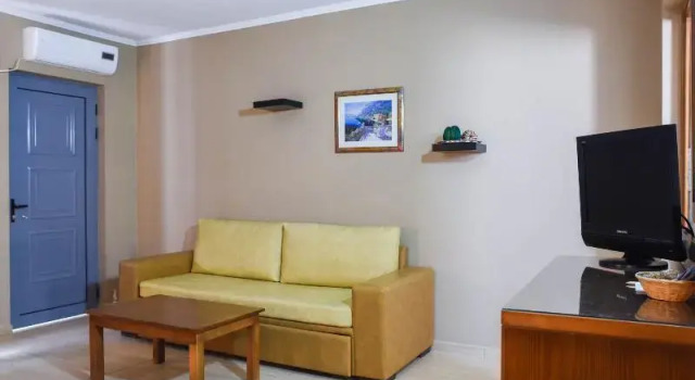 Студия с балконом и с видом на сад Sacallis Inn Beach Hotel