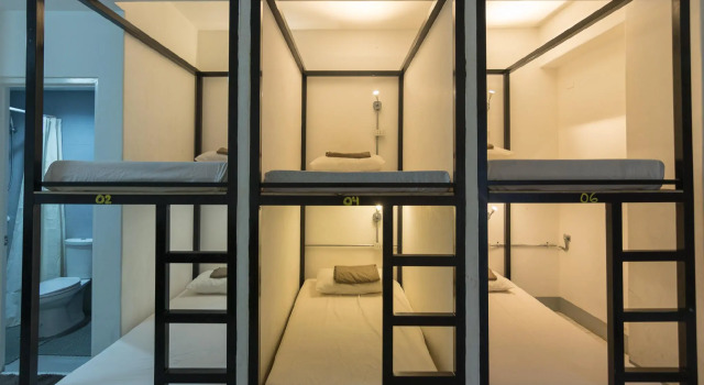 Кровать в общем номере Mad Monkey Hostel Cebu City