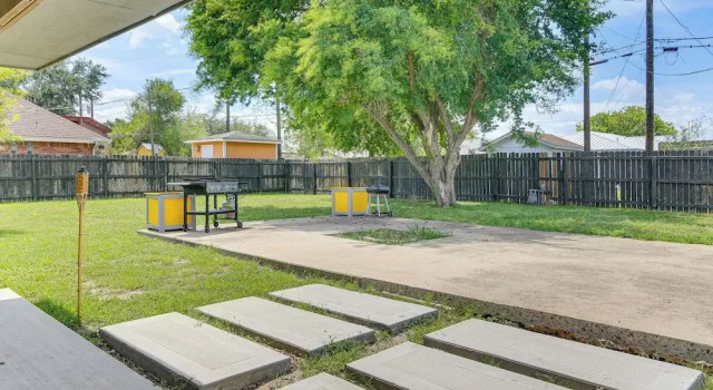 Коттедж Fenced Yard: Home < 1 Mi to Mayor Pablo Peña Park