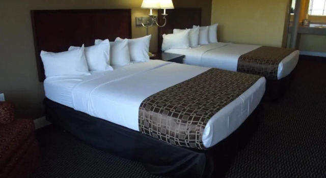 Номер Deluxe Ambassadors Inn & Suites