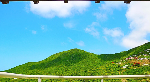 Апартаменты Superior Over The Hill Residence - Your Tranquil Oasis