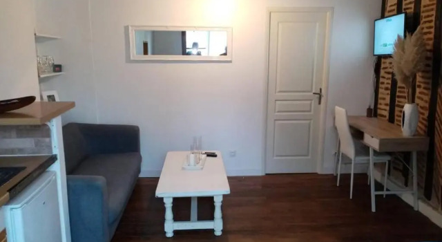 Апартаменты Appartement deux pièces - coeur de ville quartier cathédrale