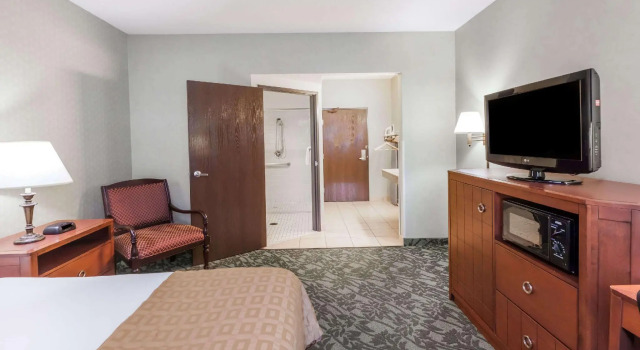 Двухместный номер Standard Spark by Hilton Walker Grand Rapids North