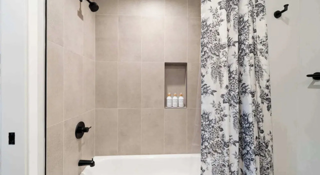 Апартаменты Steps from the Lake Edgewater Modern 2BD 2BA