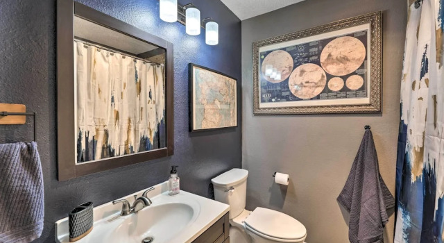 Коттедж Gorgeous Austin Getaway w/ Fire Pit ~ 8 Mi to Dtwn