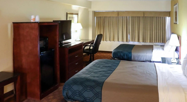 Четырёхместный номер Standard Rodeway Inn