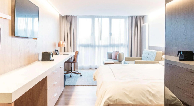 Двухместный номер Premier с балконом Swissôtel Kursaal Bern