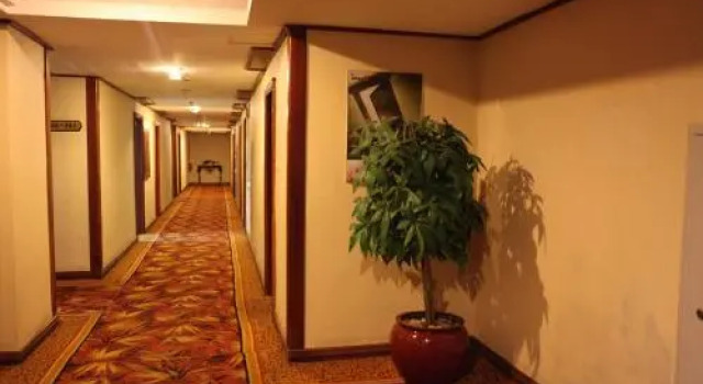 Yicheng Business Hotel - Dalian, Book Hotel Dalian 