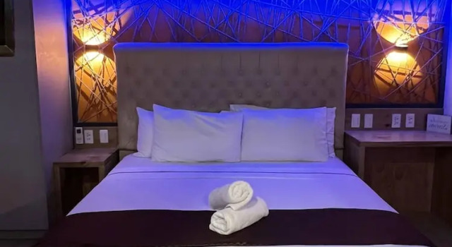 Номер Superior CLOCKWORKORANGE Luxury Suites 4-Minutes Away To Airport