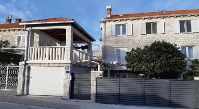 Apartments Pero, Забронировать Апартаменты/квартира Отели Дубровника с парковкой, рядом с Пляж Мандрач, Парковка