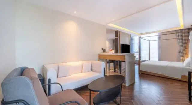 Люкс Deluxe Yuelan Holiday Hotel (Urumqi High-Speed Railway Station)