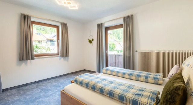 Spacious Apartment With Balcony, Забронировать Апартаменты/квартира Апартаменты Тироля, Апартаменты/квартира